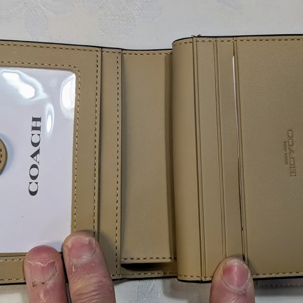 Coach Chalk Leather Snap Wallet With Strawberry Print🍓
